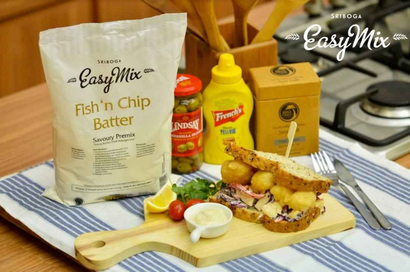 A fish and chip sandwich made with Sriboga Easymix Fish ‘n Chip Batter